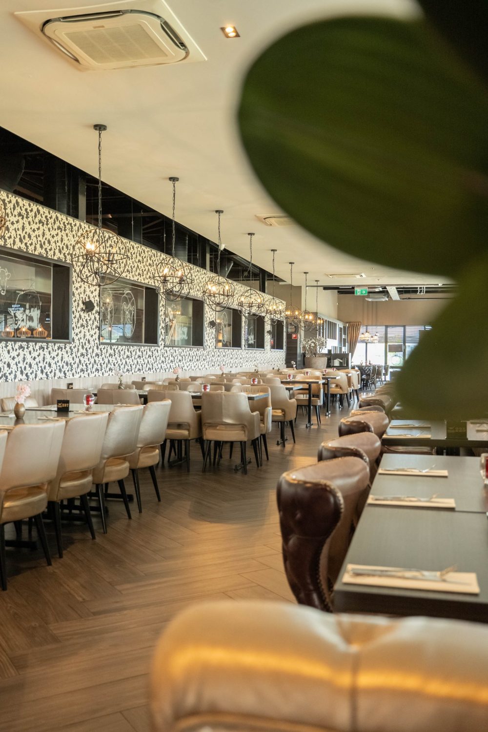 Ruime restaurantzaal